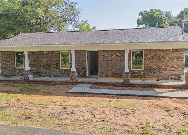 Property at 220 Broadmoor Ln, Pensacola, FL 32507, 3 beds, 2 baths