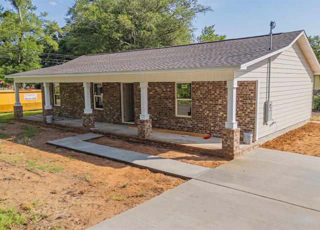 Property at 224 Broadmoor Ln, Pensacola, FL 32507, 3 beds, 2 baths