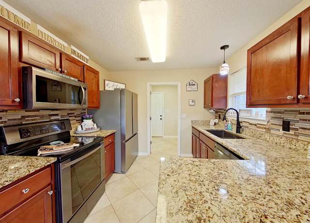 Property at 2821 Shoni Dr, Navarre, FL 32566, 4 beds, 2 baths