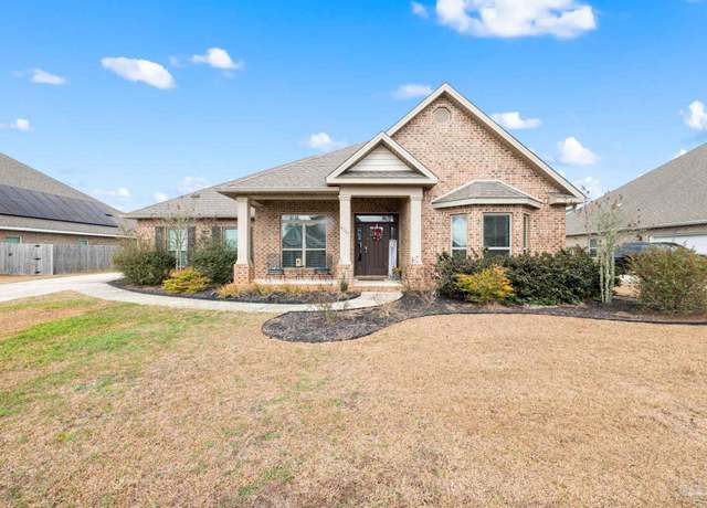 Property at 9218 Oak Crest Dr, Pensacola, FL 32526, 5 beds, 3 baths