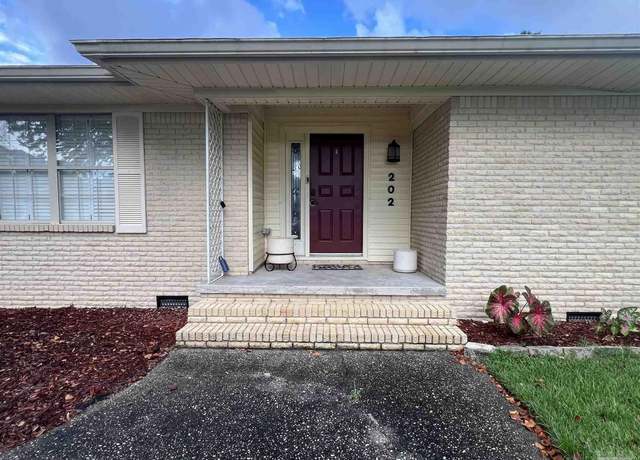 Property at 202 Campbellton Ln, Pensacola, FL 32506, 3 beds, 2 baths