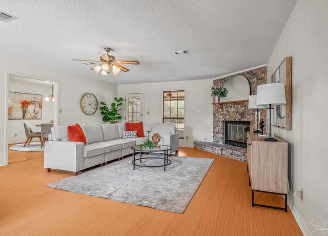Property at 2562 Renfroe Rd, Pace, FL 32571, 4 beds, 2 baths