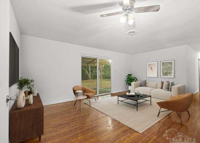 Property at 1019 E Madison Dr, Pensacola, FL 32505, 3 beds, 1.5 baths