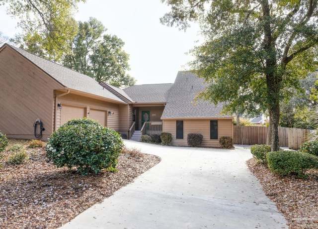 Property at 2891 Semoran Dr, Pensacola, FL 32503, 3 beds, 2 baths