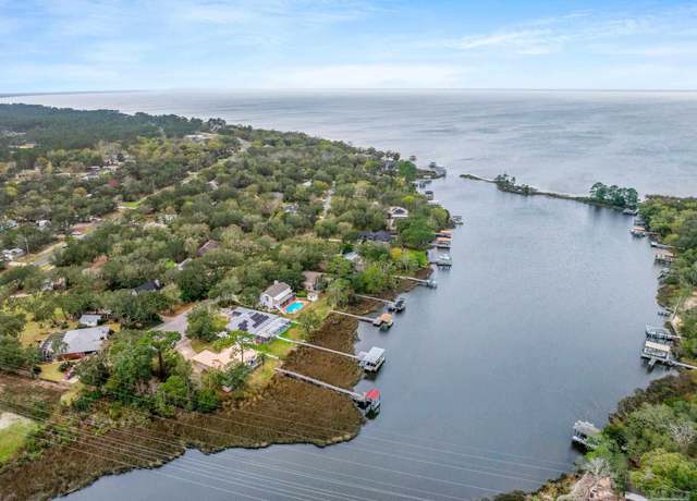 Property at 6806 Tom King Bayou Rd, Navarre, FL 32566, 3 beds, 2 baths