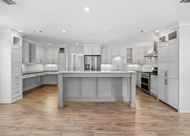 Property at 103 Florida Ave, Gulf Breeze, FL 32561, 4 beds, 3 baths