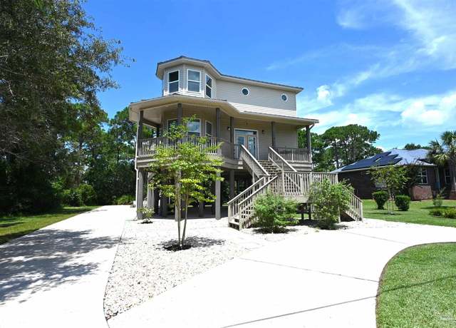 Property at 1783 Thresher Dr, Navarre, FL 32566, 4 beds, 3 baths
