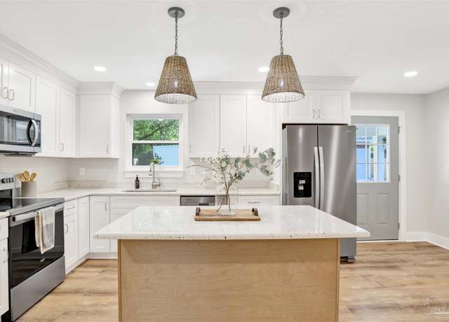 Property at 12891 Lillian Hwy, Pensacola, FL 32506, 3 beds, 2 baths