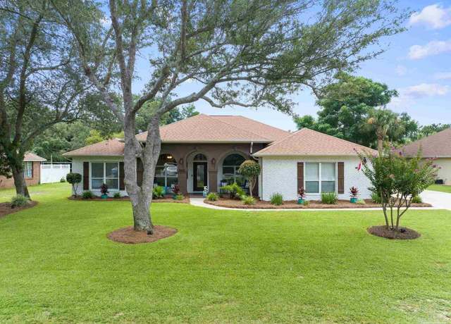 Property at 7008 Turnberry Cir, Navarre, FL 32566, 4 beds, 2 baths