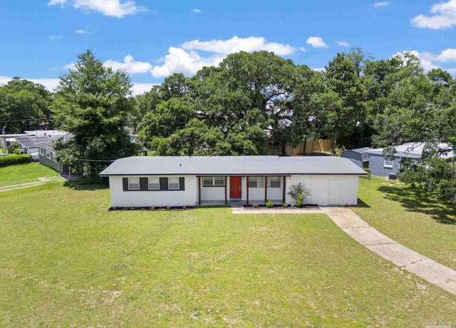 Property at 8 Goodman Ln, Pensacola, FL 32506, 3 beds, 2 baths
