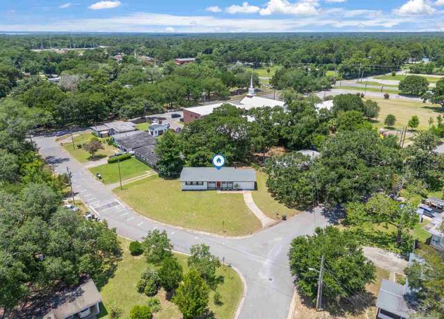 Property at 8 Goodman Ln, Pensacola, FL 32506, 3 beds, 2 baths