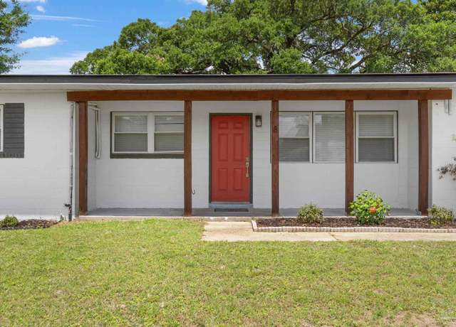 Property at 8 Goodman Ln, Pensacola, FL 32506, 3 beds, 2 baths