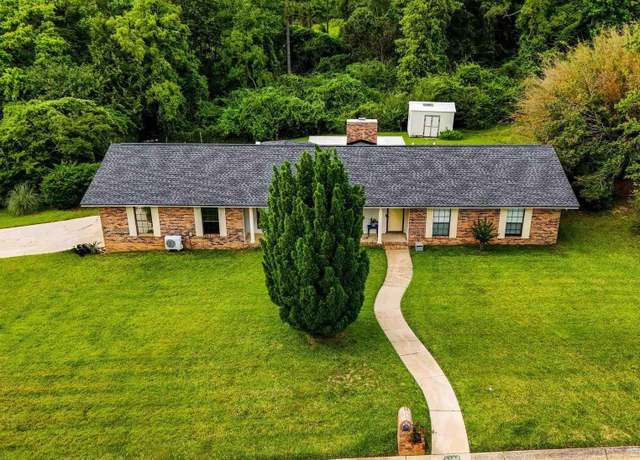 Property at 4752 Pebble Creek Dr, Pensacola, FL 32526, 4 beds, 2 baths