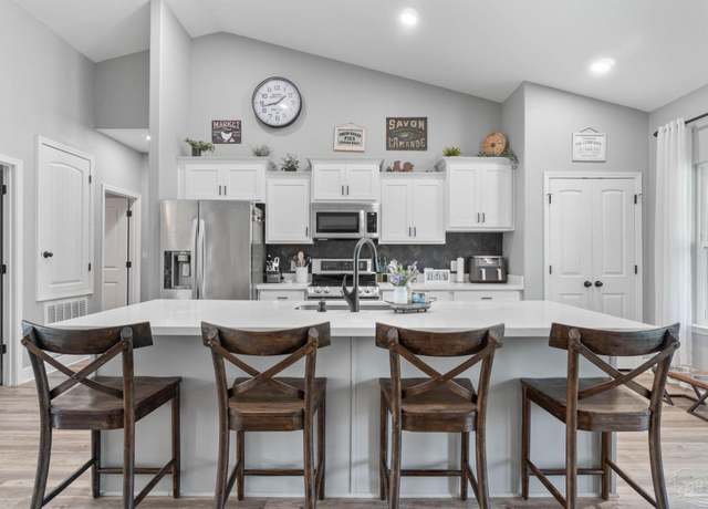 Property at 1976 Guseman Rd, Gulf Breeze, FL 32563, 4 beds, 3 baths