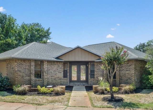 Property at 313 Williamsburg Dr, Gulf Breeze, FL 32561, 3 beds, 2 baths