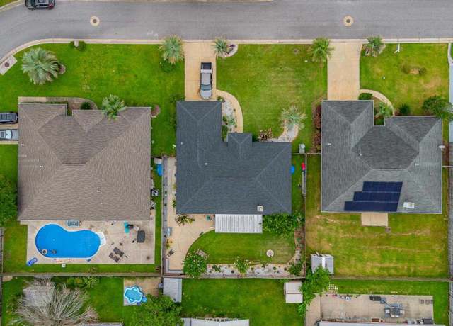 Property at 9141 Daytona Dr, Pensacola, FL 32506, 3 beds, 2 baths