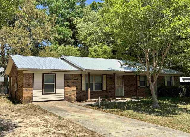 Property at 6577 Kennington Cir, Milton, FL 32570, 4 beds, 3 baths