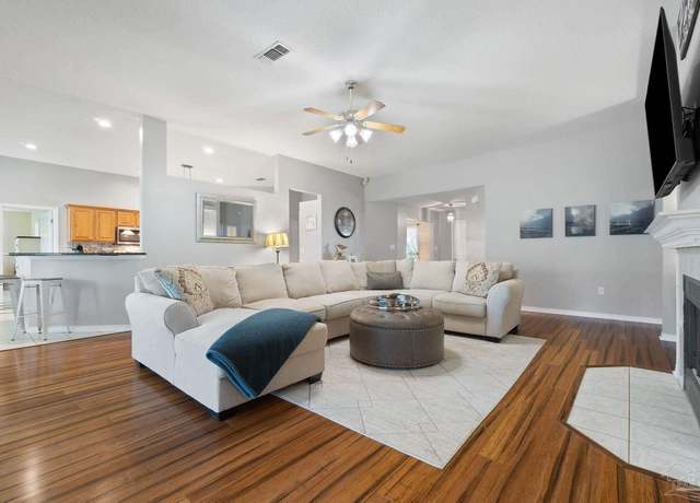 Property at 7237 Brinkley St, Navarre, FL 32566, 4 beds, 3 baths