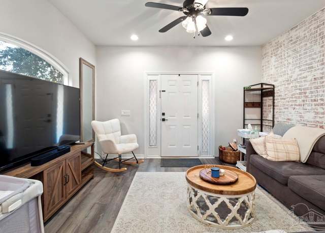 Property at 6413 Concord Way, Pensacola, FL 32504, 2 beds, 2.5 baths