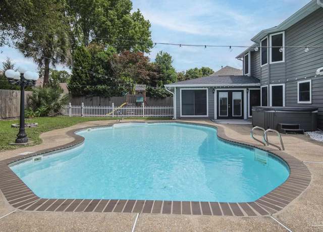 Property at 6521 El Presideo, Pensacola, FL 32504, 4 beds, 2.5 baths