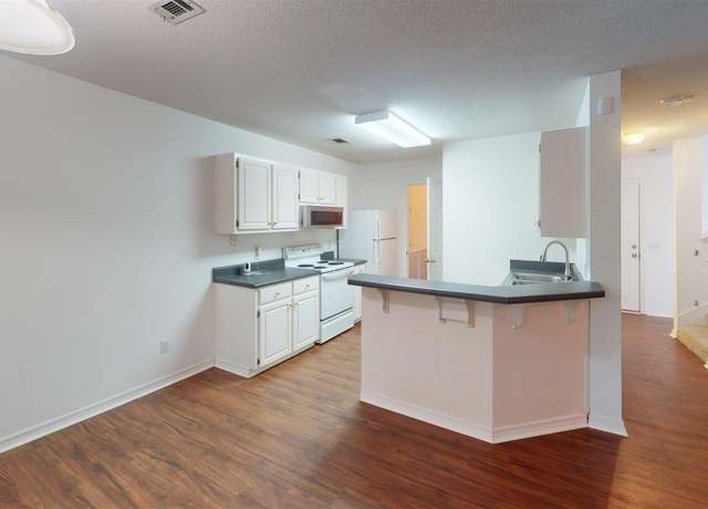 Property at 6222 Cottage Woods Dr, Milton, FL 32570, 3 beds, 2.5 baths