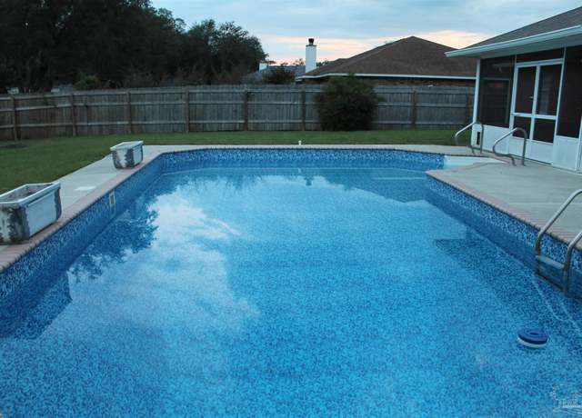 Property at 1027 Oak View Dr, Pensacola, FL 32506, 4 beds, 2 baths