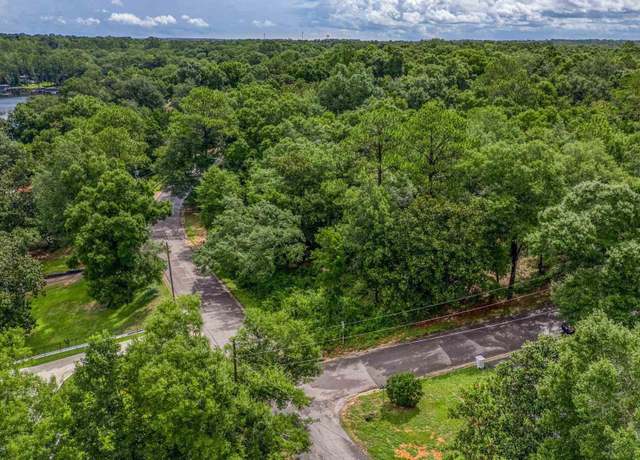 Property at 7535 Lakeside Dr, Milton, FL 32583