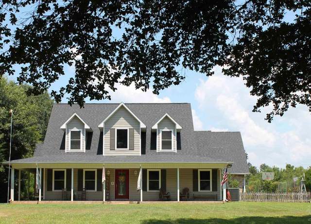 Property at 5540 Forest Hills Ln, Milton, FL 32570, 4 beds, 3.5 baths