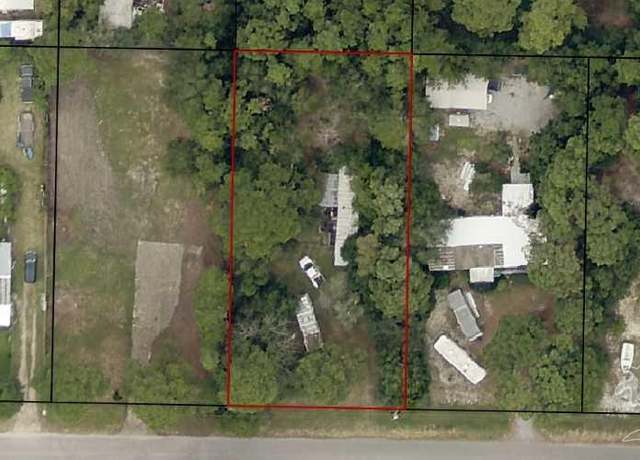 Property at 8392 Tavira St, Navarre, FL 32566