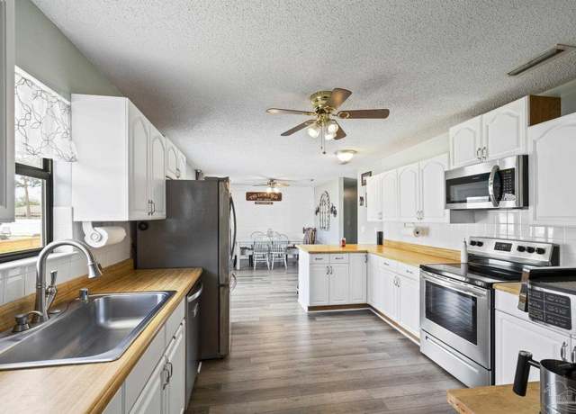 Property at 1828 Sundown Dr, Navarre, FL 32566, 3 beds, 2 baths