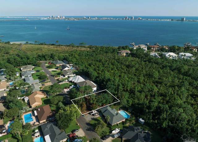 Property at 413 Williamsburg Dr, Gulf Breeze, FL 32561