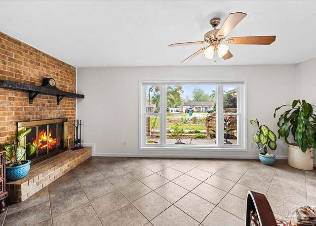 Property at 115 Bear Dr, Gulf Breeze, FL 32561, 4 beds, 2 baths