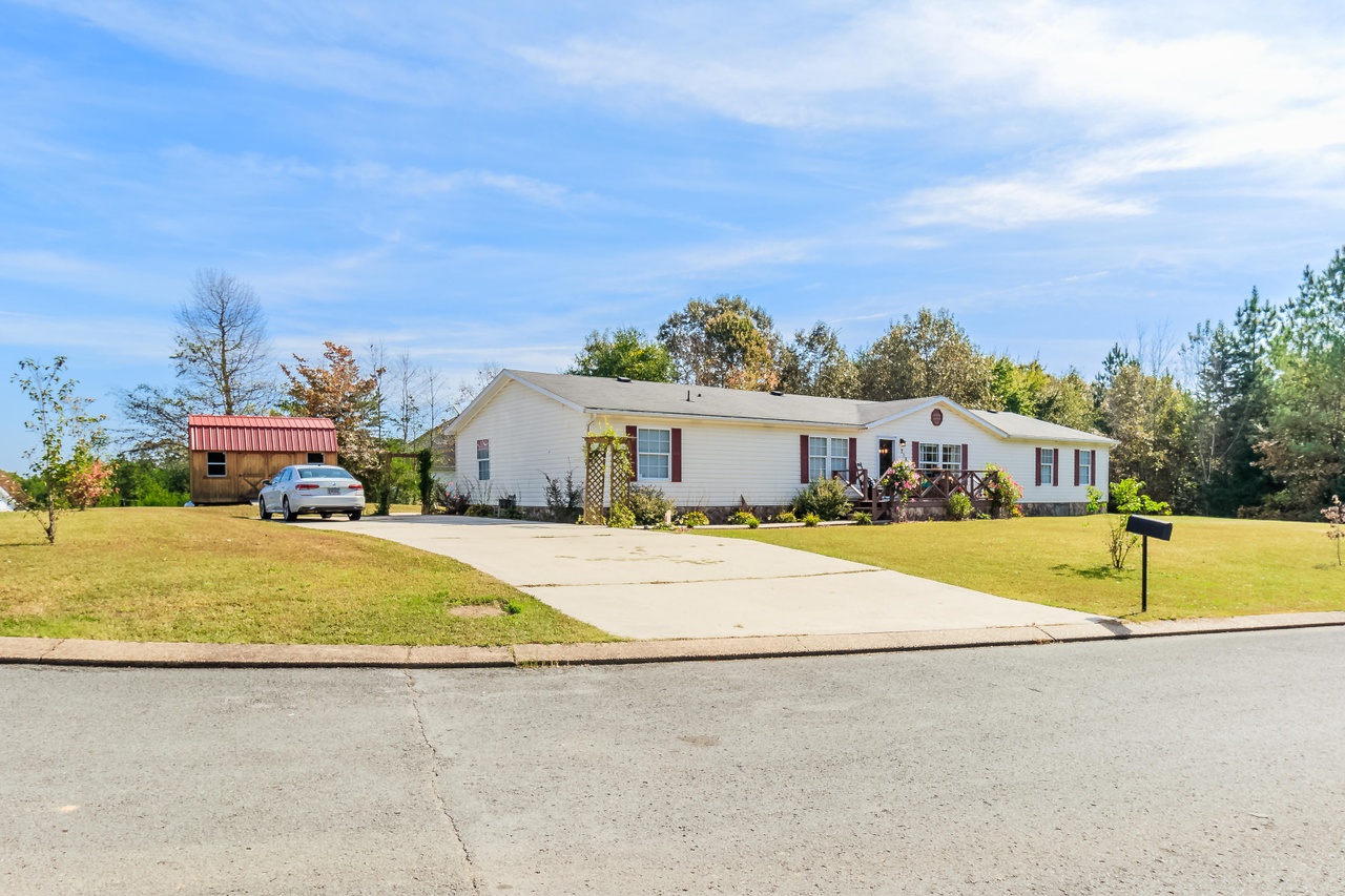 218 Edgewater Dr, Chickamauga, GA 30707 | MLS# 1326154 | Redfin