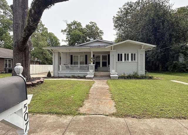 Property at 507 S Market St, Scottsboro, AL 35768, 4 beds, 2 baths