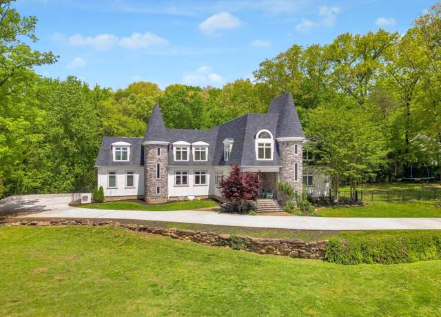 Property at 3 Close Family Rd, Signal Mountain, TN 37377, 5 beds, 6.5 baths