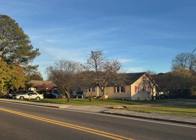 Property at 600 Market St, Dayton, TN 37321, 9 beds, 4 baths