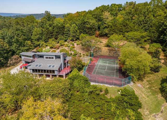 Property at 3411 Kings Cove Ln, Chattanooga, TN 37416, 3 beds, 4.5 baths