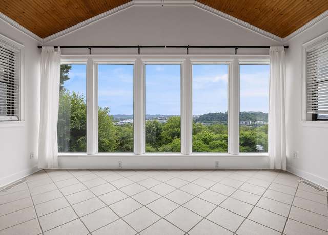 Property at 208 Brelsford Rd, Chattanooga, TN 37405, 3 beds, 2 baths