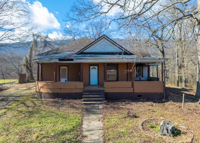 Property at 307 S Oak St, Whitwell, TN 37397, 3 beds, 2 baths
