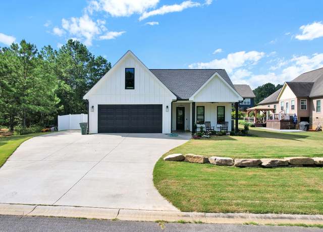 Property at 44 E Madison East St, Chatsworth, GA 30705, 3 beds, 2 baths