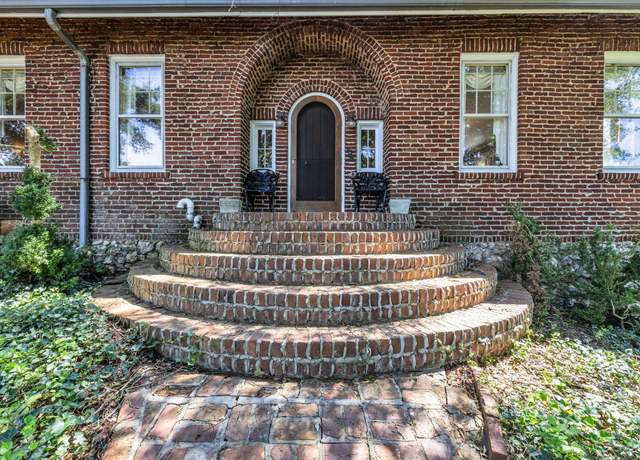 Property at 680 S Crest Rd, Chattanooga, TN 37404, 5 beds, 4 baths
