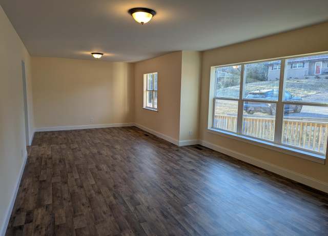 Property at 1306 Laredo Ave, Chattanooga, TN 37412, 3 beds, 1.5 baths