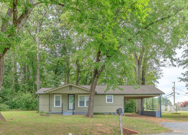 Property at 4202 Davis Ln, Chattanooga, TN 37416, 2 beds, 1 bath