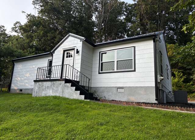 Property at 400 Hollywood Dr, Rossville, GA 30741, 3 beds, 2 baths