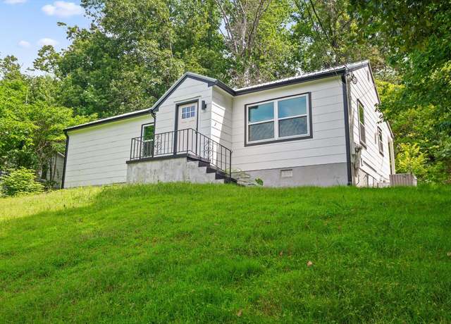 Property at 400 Hollywood Dr, Rossville, GA 30741, 3 beds, 2 baths