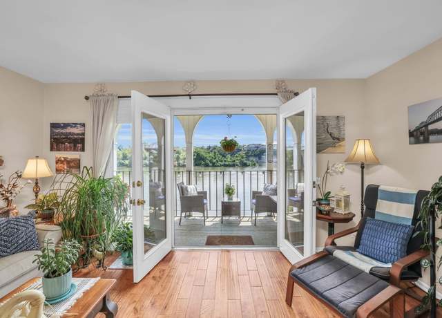 Property at 546 River St, Chattanooga, TN 37405, 2 beds, 2 baths