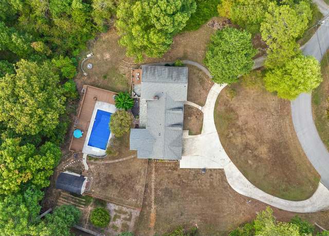 Property at 2024 Clematis Dr, Hixson, TN 37343, 5 beds, 3 baths