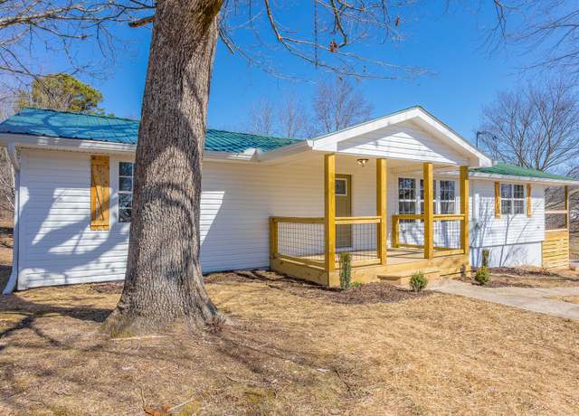 Property at 120 Dennis Rd, Trenton, GA 30752, 4 beds, 3 baths