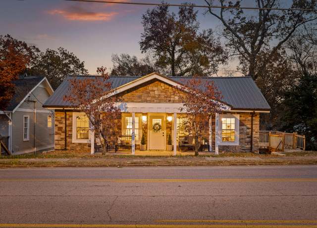Property at 800 Barton Ave, Chattanooga, TN 37405, 4 beds, 4 baths