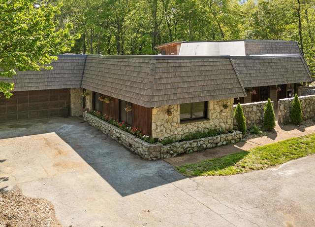 Property at 220 Palisades Dr, Signal Mountain, TN 37377, 6 beds, 5 baths